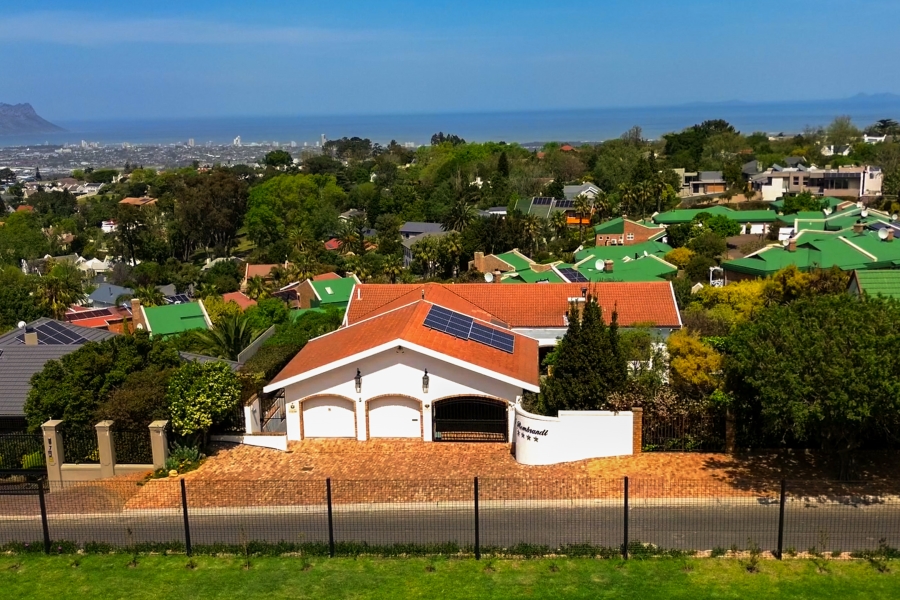 6 Bedroom Property for Sale in La Concorde Western Cape